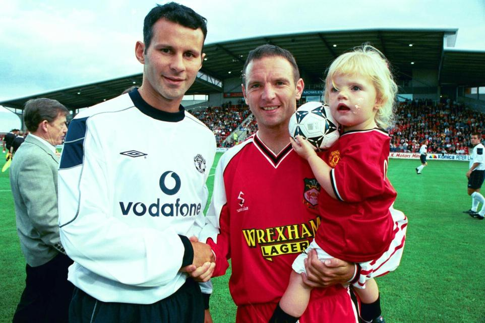 efore Gareth Owen's testimonial against Manchester United at the Racecourse, Gareth and his daughter Abbie met United star Ryan Giggs. Credit: Wrexham AFC