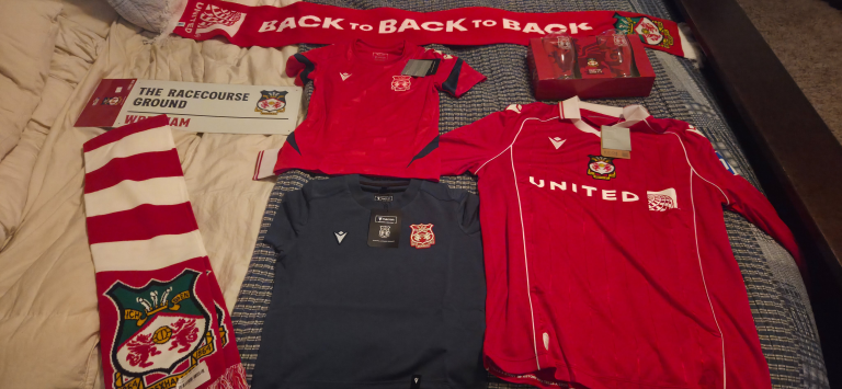Wrexham AFC gesture leaves US supporter 'a fan for life' after holiday theft. Credit: NFNPPOD